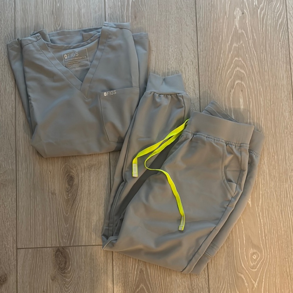Gray figs scrubs jogger both small